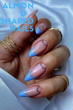 You know whether you prefer round or square nails, but what about the trendy coffin nails or almond nails? Not very round, not very pointed, almond-shaped nails are always smooth. Check out these simple and beautiful almond-shaped nail designs that range from minimalist to stylish to bold. I hope they inspire you. Dot Nail Art Designs, Almond Shaped Nails Designs, Dot Nail Art, Almond Shape Nails, Almond Nails Designs, Dots Nails, Nail Tattoo, Pastel Nails, Chic Nails