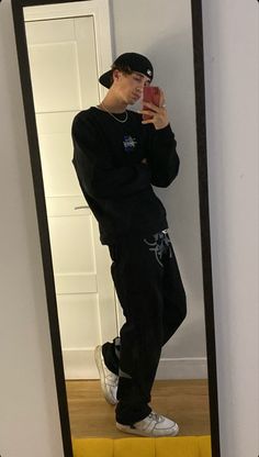 Black Baggy Jeans Outfit Men, Outfit With Air Forces, Baggy Hoodie Outfit, Hoodie Aesthetic Boy, Skater Boy Fits, Beanie Outfit Men, Black Sweatpants Outfit, Indie Fashion Men, Streetwear Outfit Men