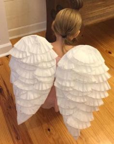 foam board and coffee filter angel wings Christmas Hot Cocoa Bar, Diy Angel Wings, Christmas Hot Cocoa, Diy Carnival, Diy Wings, Easy Diy Costumes, Backyard Plan, Christmas Program, Leafy Plants