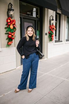 Wide Legged Pants Outfit Plus Size, Wide Leg Pants On Short Women, Wide Leg Pants Outfit For Short Women, Work Outfits Women Wide Leg Pants, Wide Leg Pants For Plus Size Women, Wide Leg Pants Outfit Apple Shape, Wide Leg Pants Short Women, Midsize Wide Leg Pants Outfit