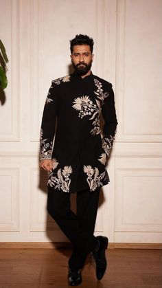 Indian Groom Wear Wedding Sherwani, Groom Sangeet Outfit For Men, Mens Ethnic Wear Wedding, Dress Ideas For Men, Black Indo Western Dress, Priyanka Wedding, Reception Dress Ideas, Diwali Dinner, India Outfits