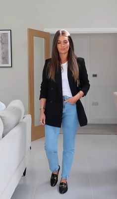 Black Tshirt Work Outfits, Outfits Sabado Dia, Business Casual With Flats, Outfit Fiesta Infantil, Outfit Cumpleaños Mujer Dia Casual, Navy Pants Outfit Work, Thursday Outfit, Job Clothes, Blazer Outfits For Women