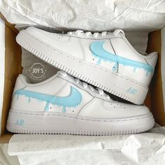 🎨Artwork: -Exactly as shown in the picture. -Fully hand painted. -Applied Special Acrylic Paint for Shoes and Finisher for more Durability.  -Waterproof and flexible. 👟Sneakers: -100 % Authentic Air Force 1 Sneakers, purchased at official stores in the US, then customized by hand.  📐Size: -C (Child) Y (Youth) W (Women) M (Men.) -Women's sizes might be converted into their equivalent Youth's or Men's: 6.5Y - 8W or 8.5M - 10W, for example. Please refer to the Size Guide. 📦What is included: -Ar Paint For Shoes, Sneakers Air Force, Blue Drip, Air Force 1 Sneakers, Unique Sneakers, Air Force 1 Custom, Custom Air Force 1, Hand Painted Shoes, Womens Wedding Shoes