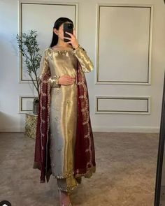 Plain Dress With Heavy Dupatta, Dress With Heavy Dupatta, Plain Suit With Heavy Dupatta, Suit With Heavy Dupatta, Plain Suit, Pakistani Party Wear Dresses, Heavy Dupatta, Shadi Dresses, Velvet Dress Designs