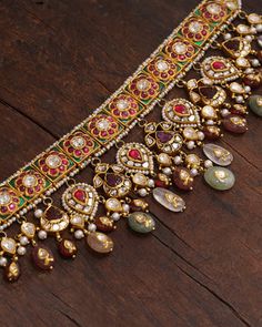 Gold Jwelery Designs, Indian Vintage Jewellery, Traditional Pendants, Jewelry Accessories Aesthetic, Studded Choker, Indian Wedding Jewelry Sets, Kundan Jewellery Set, Accessories Aesthetic