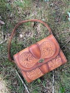 "Such an amazing piece. Good used condition as shown, please look at all photos. 9.75\"x8\"x2.75\" handle is 7\" Please ask any questions before purchase." Tooled Leather Bag, Unique Purses, Pretty Bags, Tooled Leather, Leather Items, Leather Tooling, Embossed Leather, Saddle Bags, Leather Purses