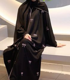 Modest Outfits Casual, Abayas Designs, Burkha Designs, Design Abaya, Womens Pants Design, Simple Frocks, Modesty Outfits, Muslim Fashion Hijab Outfits, Hijabi Fashion Casual