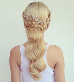 bridal blonde half up hairstyle with a braid Braided Halo, Romantic Braid, Braided Half Updo, Braided Crown Hairstyles, Unique Wedding Hairstyles, Braided Half Up, Lisa Rinna, Chic Brides, Hair Extensions Best