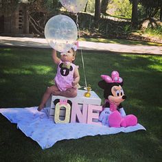 Mini Mouse First Birthday, Minnie Mouse Birthday Party Decorations, Minnie Mouse First Birthday, Baby Birthday Photoshoot, Minnie Mouse Birthday Decorations, Girly Birthday Party, 1st Birthday Girl Decorations, Minnie Mouse 1st Birthday, First Birthday Photo