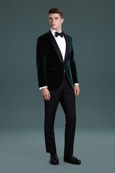 Wedding Blazers For Men, Christmas Outfit Ideas For Men, Mens Christmas Party Outfit, Velvet Blazer Mens, Velvet Blazer Outfit, Bespoke Jacket, Green Tuxedo