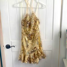 Sequin Gold Dress. Slight Ruffles On The Bottom. Draped Across The Chest. The Straps Crisscross In The Back And Are Adjustable. I Bought This For Recruitment And Ended Up Wearing Something Else. It Has Never Been Worn. Sequin Gold Dress, Ruffle Shoulder Dress, Dresses Gold, Sequin Dress Short, Selfie Leslie, Funky Dresses, Black Ruffle Dress, Gold Sequin Dress, Crochet Mini Dress