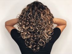 Curly Hair Women Over 50 Mid Length, Curly Balayage Hair, Trendy Ponytail, Ponytail Hairstyle Ideas, Hairstyle Ideas Easy, Curly Hair Beauty