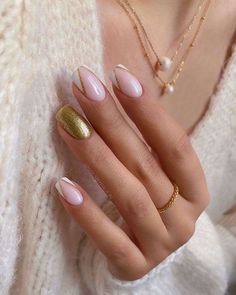 50+ Glamorous and Glittery Gold Nail Designs – May the Ray