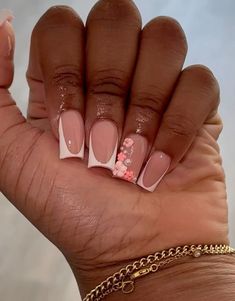 Gel Polish Nail Designs Pink, Short Set Nails, Square French Tip Nails With Design, Nail Ideas Square Medium, Short French Tip Nails With Design, Nail Ideas Vacation, Nail Inspo Medium, Medium Length Nail Ideas, Pink French Tip Acrylic Nails