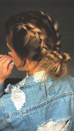 If you’re a woman and you want to look flawless, these hairstyles will make you feel confident and gorgeous in less than a minute Hair Color Crazy, Heatless Hairstyles, Peinados Fáciles Para Cabello Corto, Effortless Hairstyles, Back To School Hairstyles, Teen Hairstyles