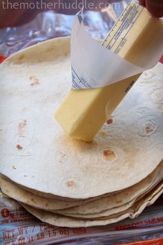 Quesadilla Maker Recipes, Mexican Breads, Quesadillas Recipes, Cheese Quesadilla Recipe, Tajin Recipes, Quesadilla Maker, How To Make Quesadillas, Bundt Pans