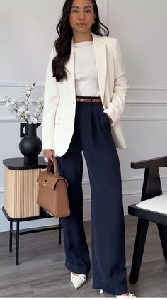 White Blazer Navy Pants Outfit, Business Professional Outfits With Blazer, Business Casual Outfits For Women Collared Shirt, Lawer Outfits Women, Work Elegant Outfit, Female Professional Outfits, Old Money Professional Outfits, Investment Banking Outfits Women, Sales Conference Outfit