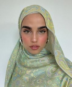 Patterned Hijab, Muslim Outfits Casual, Hijabi Aesthetic, Hijabi Style, Hijab Styles, Modesty Fashion, Everyday Fashion Outfits, Beautiful Muslim Women, Hijabi Outfits