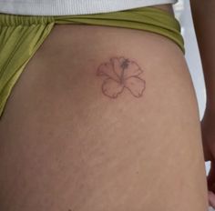 Plumeria Flower Tattoo, Tattoos Tropical, Tattoos Hawaii, Tropical Tattoos, Hibiscus Flower Tattoo, Tattoos Beach, Summer Tattoos, Tattoos Abstract, Beach Tattoos