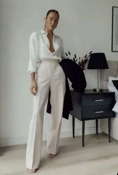 White Boss Lady Outfit, Chic Boss Lady Outfit, Summer Boss Lady Outfits, Neutral Suit Women, Polished Outfits Classy, Boss Lady Outfit Classy, Boss Lady Outfit Business, Woman Suit Fashion Classy, Boss Lady Outfit