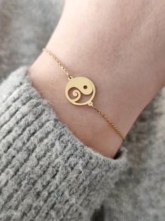 14K 9K Solid gold Yin Yang bracelet Yin yang jewelry Balance | Etsy Everyday Symbolic Bracelets, Symbolic Yellow Gold Round Bracelets, Yin Yang Jewelry, Yin Yang Bracelet, Yin Yang Charm, Dainty Gold Bracelet, Bracelet Stacking, Gold Designs, Bracelet Dainty