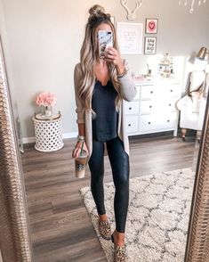 Spring Outfit Women, Hippie Rock, Fall Travel Outfit, Leggings Outfit, Legging Outfits, Print Shoes