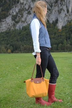 Longchamp Aesthetic, 10 Item Wardrobe, Beautiful Outfits, Rain Boots, Madewell, Red And Blue, Cool Outfits