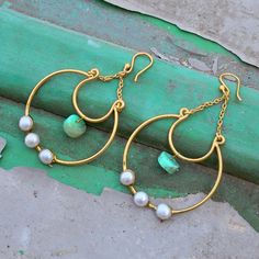 GemFormingStudio D E T A I L S Gemstone : Pearl Earring Length  : 55 mm Stone Size     : 10 mm      Weight           : 10 gm Material         : Brass Freshwater Pearl Gemstone Earrings \ Brass Jewelry \ Hook Earrings \ Dangle Earrings \ Statement Earrings \ Wedding Earrings \ Boho Earrings . Contact us for wholesale prices. R I N G S https://www.etsy.com/in-en/shop/GemFormingStudio?section_id=22783374 B E A D S https://www.etsy.com/in-en/shop/GemFormingStudio?section_id=22828835 W A N D S https://www.etsy.com/in-en/shop/GemFormingStudio?section_id=22997040 C H A R M S https://www.etsy.com/in-en/shop/GemFormingStudio?section_id=23027116 B A N G E L S https://www.etsy.com/in-en/shop/GemFormingStudio?section_id=22816494 P E N D A N T S https://www.etsy.com/in-en/shop/GemFormingStudio?section_ Dangle Pearl Earrings With Brass, Brass Dangle Pearl Earrings For Pierced Ears, Dangle Brass Pearl Earrings, Handmade Metal Drop Bridal Earrings, Handmade Metal Bridal Drop Earrings, Pierced Hoop Chandelier Earrings Gift, Handmade Metal Dangle Bridal Earrings, Wire Wrapped Drop Earrings For Wedding, Wedding Wire Wrapped Metal Earrings