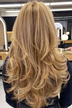 Warm Blonde With Highlights, Big Layered Hair, Long Layered Hair Blonde, Honey Blonde With Highlights, Half Highlights, Back Layers, Perfect Blonde Hair, Summer Blonde Hair