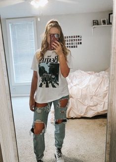 Teenage Outfits, Teen Fashion Outfits, Outfits For Teens, Preteen Colors To Wear With Brown, Cute Teenage Outfits, First Day Of School Outfits, Doc Martens Outfit, Teenage Outfits, Outfits Retro, Skater Girl Outfits, Skater Girl, Cute Comfy Outfits