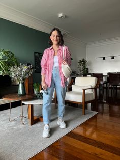 Red And White Shirt Outfit, Metro View, Blue Striped Shirt Outfit, White Shirt Outfit, Classy Ootd, Red And White Shirt, Outfits Gorditas, White Shirt Outfits, Patterned Pants