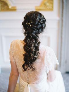 Long curly bridal hairstyle: Photography: Michelle Boyd - http://www.michelleboydphotography.com/ Hairstyles For Thick Curly Hair, Party Hairstyle, Parisian Party, Parisian Wedding, Curly Wedding Hair, Curly Hair Updo, Thick Curly Hair