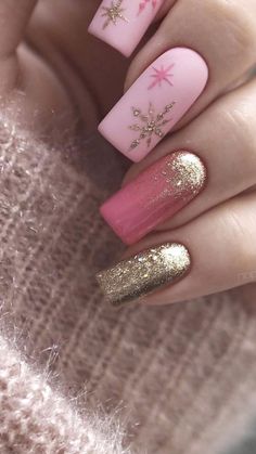 Pink Christmas Tree Nails, Xmas Nails Pink, Pink New Years Nails, Christmas Nail Designs Pink, Pink Snowflake Nails, Pastel Christmas Nails, Pink Holiday Nails