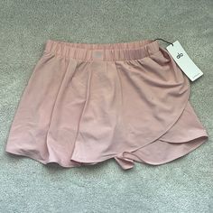 New Ali Yoga Freestyle Skirt Skort Shorts Ballet Pink Size Large Sold Out Alo Yoga Ballet Pink, Ballet Pink, Yoga Shorts, Alo Yoga, Skorts, Ballet, Yoga, Womens Shorts, Skirt