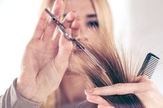 Diy Hair Layers, Thick Frizzy Hair, Hair Thinning Scissors, Thinning Thick Hair, How To Cut Your Own Hair, Thinning Shears, Diy Haircut, Hair Scissors, Hair Regrowth