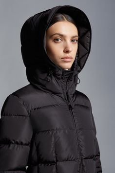 Sporty and elegant, the Avocette down coat encapsulates the Moncler woman's aesthetic. Water-repellent nylon technique provides protection, while longue saison lining adds lightness to the long puffer jacket. An adjustable hood and zipped pockets enhance practicality. Luxury Nylon Outerwear With Detachable Hood, Long Down Jacket, Personalized Jacket, Outdoor Trekking, Vests For Women, Long Puffer Jacket, Moncler Women, Long Puffer, Down Jackets