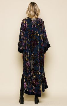 Winter Kimono Outfit, Velvet Kimono Outfit, Kimono With Dress, Kimono Velvet, Sukienki Maksi, Kaftan Designs