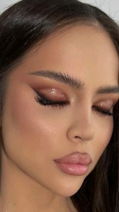 Summer To Fall Makeup, Make Up Inspirations, Spanish Wedding Makeup, Holiday Makeup Looks 2023, Fall Makeup Looks 2023, 2023 Fall Makeup, Cool Brown Eyeshadow Looks, Smoked Eyeliner Makeup, Angle Makeup Looks