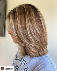 Sient Makeup, Feathered Haircuts, Hair Cuts And Styles, Rachel Haircut, Haircut Bob, Layered Thick Hair, Hair 50, Butterfly Haircut