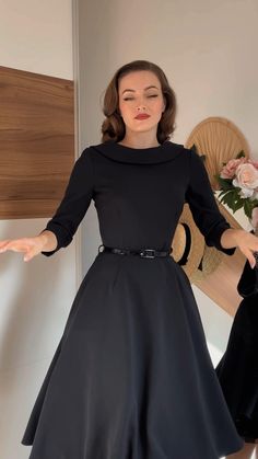 Black In Black Outfits, 50s Dress Aesthetic, S Nova Vintage, Cute Vintage Clothes, Retro Classy Outfits, Lawyer Fashion Women, Vintage Outfits Classy Retro, Vintage Look Outfit, 1950 Dresses