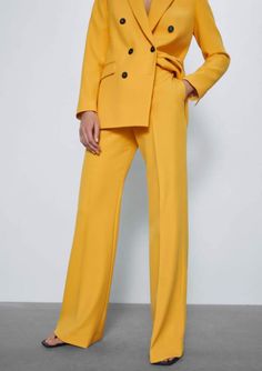 Pantaloni larghi colorati 🌈 i modelli più belli del 2020 e come abbinarli Trousers Details, Flared Pants, Fashion Addict, Zara Women, Flare Pants, Different Styles, Color Block, Mid Rise, Spring Summer