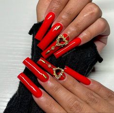 Glossy red nails with gold ✨️ ❤️💛 Red Nails Gold Charms, Gold Snake Nails, Red Nails With Charms, Nails Gold Charms, Red Dip Powder Nails, Glossy Red Nails, Red Nails Gold, Red Nails With Gold, Black And Red Acrylic