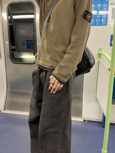 Men Baggy Fashion, 2000s Fashion Outfits Men Baggy, Outfits With Baggy Jeans Men, Mens Baggy Clothes, Baggy Jeans Fit Men, Tactical Aesthetic Outfit, Baggy Masculine Outfits, Baggy Style Boys, Baggy Mens Fashion