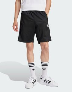 Shorts by adidas Originals Take the short cut Branded design Regular rise Elasticated waistband Zip side pockets Relaxed fit Superstar Outfit Men, Adidas Superstar Outfit Men, Adidas Superstar Outfit, Superstar Outfit, Adidas Superstars, Fitness Challenge, Short Cut, Firebird, Short Cuts