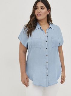 FIT Model is 5'9” wearing size 1. Measures 31” from shoulder (size 2). . MATERIALS + CARE Chambray woven fabric. 100% tencel. Machine wash cold. . Imported. DETAILS Collared. . Dolman sleeves. Button front. Chest pockets. The best plus size women's button up dolman chambray shirt & denim shirts in light blue made of tencel. Torrid is your destination for plus size SALE > CLEARANCE merchandise. Casual Chambray Button-up Top, Fitted Chambray Button-up Tops, Everyday Chambray Button-up Tops, Dolman Shirt, Chambray Button-up Tops With Button Closure, Medium Wash Chambray Denim Button-up Top, Blue Denim Shirt, Cold Shoulder Blouse, Collars For Women