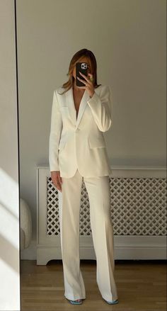 Zara White Blazer Outfit, Suit For Women Graduation, White Pant Suit Women, Woman Suit Fashion Classy, High Waisted Straight Leg Pants, Colored Pants Outfits, Zara Suit, Formal Suits For Women, White Blazer Outfits