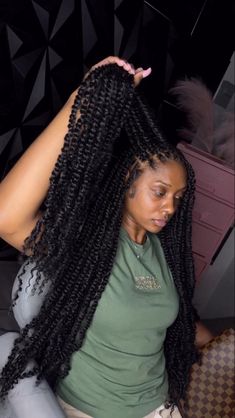 Passion Twist Black Women Long, Box Braid Passion Twist, Passion Twist Knotless Braids, Braids That Dont Take Long, Thick Passion Twists Hairstyle, Passion Twists Knotless, Passion Twists Curly Ends, Knotless Passion Twists Hairstyle, Passion Twist With Wrapped Base