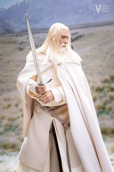 King Rings, Gandalf The White, Sir Ian Mckellen, King Ring, Ian Mckellen, Lotr Art, Rings Style, Fellowship Of The Ring, Gandalf