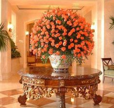 Hotel Flower Arrangements, Hotel Flowers, Large Flower Arrangements, Living Room Corner, Flower Arrangements Simple, Flower Display, Big Flowers, Arte Floral