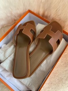 Hermes Sandals, Dr Shoes, Shoes Heels Classy, Elegant Sandals, Hermes Shoes, Girly Shoes, Metallic Sandals, Aesthetic Shoes, Elegant Shoes